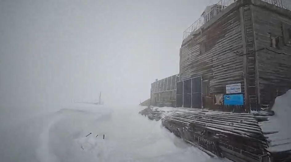 Ninge în România, pe 13 mai. Zăpada a ajuns la 2 metri la staţia meteo de pe Vârful Omu 1068230