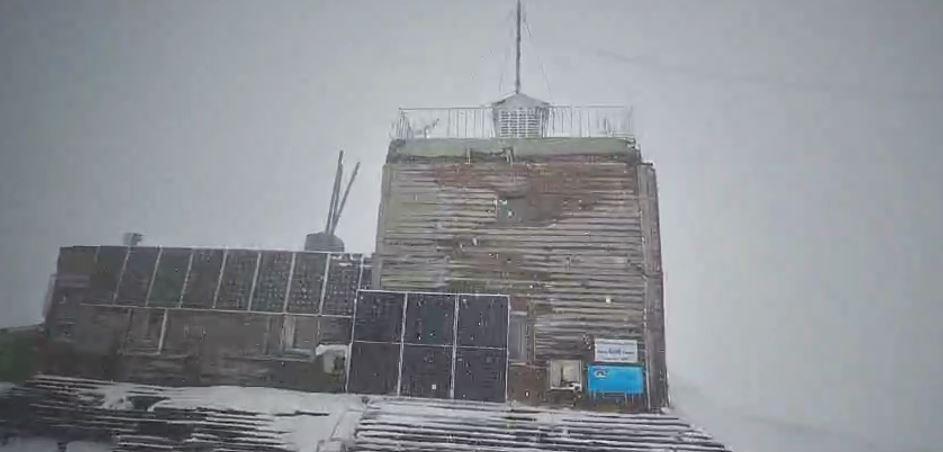 Ninge în România, pe 13 mai. Zăpada a ajuns la 2 metri la staţia meteo de pe Vârful Omu 1068232