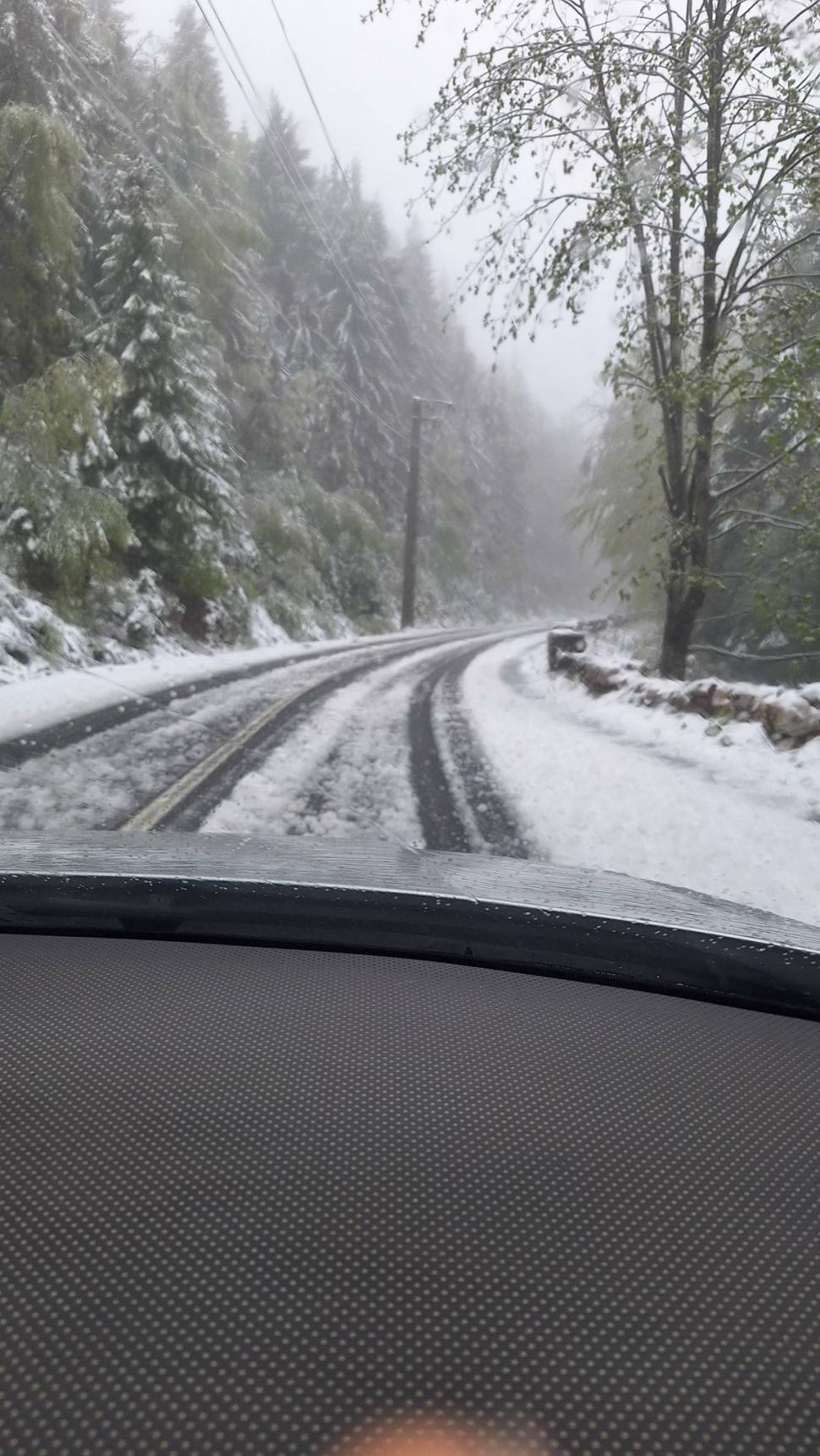 Ninge în România, pe 13 mai. Zăpada a ajuns la 2 metri la staţia meteo de pe Vârful Omu 1068239