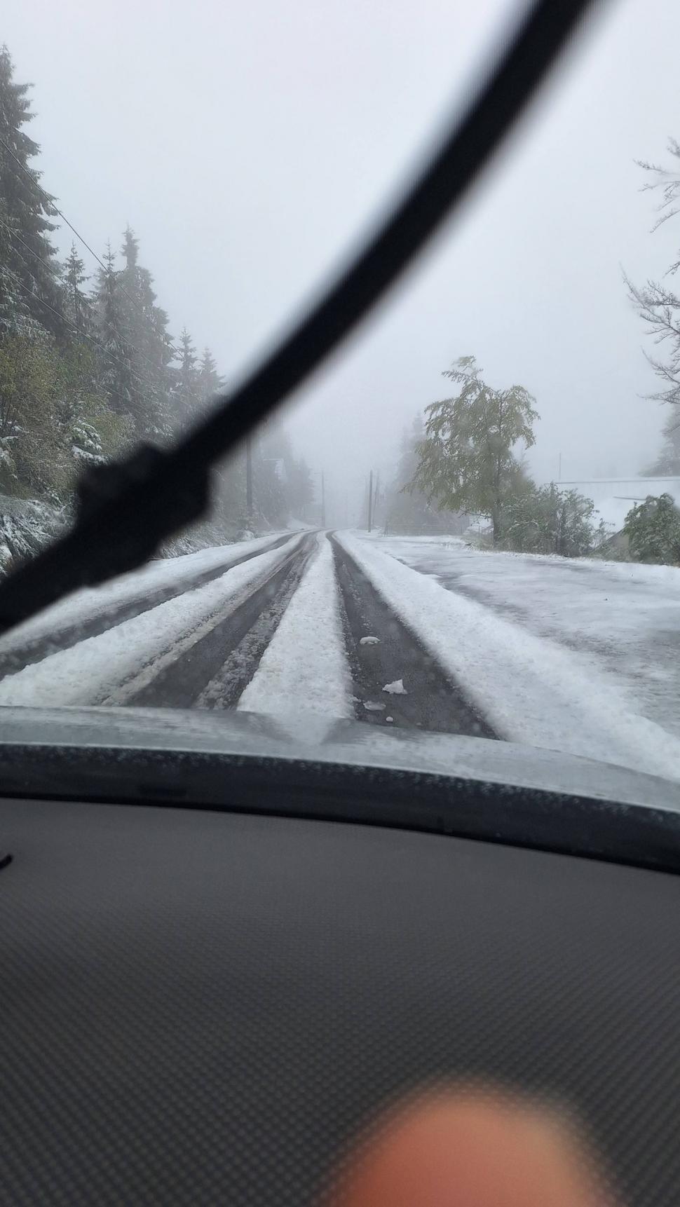 Ninge în România, pe 13 mai. Zăpada a ajuns la 2 metri la staţia meteo de pe Vârful Omu 1068240