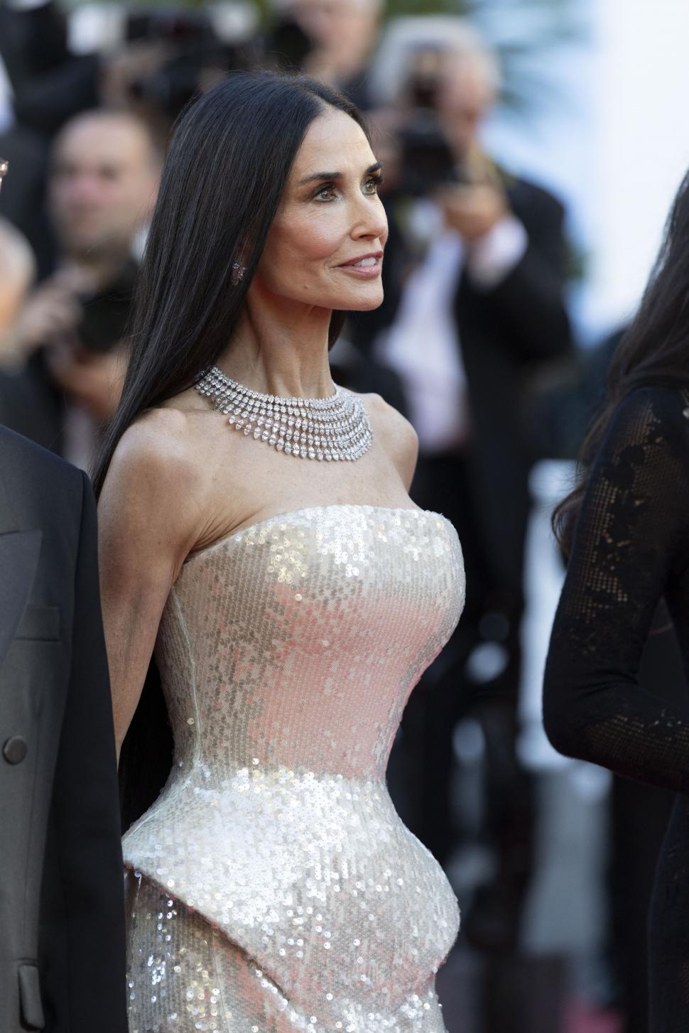 Ținute strălucitoare la Festivalul de la Cannes 2026: Demi Moore și Jane Fonda au fost printre actrițele care au dominat covorul roșu 1068092
