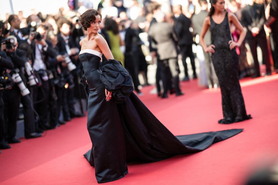 Ținute strălucitoare la Festivalul de la Cannes 2026: Demi Moore și Jane Fonda au fost printre actrițele care au dominat covorul roșu 1068105
