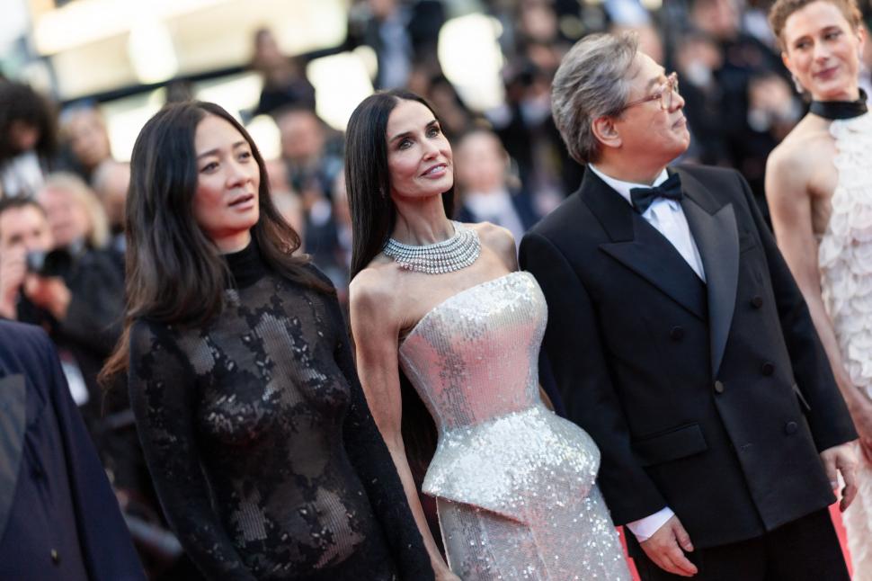 Ținute strălucitoare la Festivalul de la Cannes 2026: Demi Moore și Jane Fonda au fost printre actrițele care au dominat covorul roșu 1068113