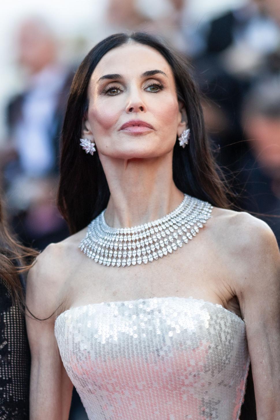 Ținute strălucitoare la Festivalul de la Cannes 2026: Demi Moore și Jane Fonda au fost printre actrițele care au dominat covorul roșu 1068114