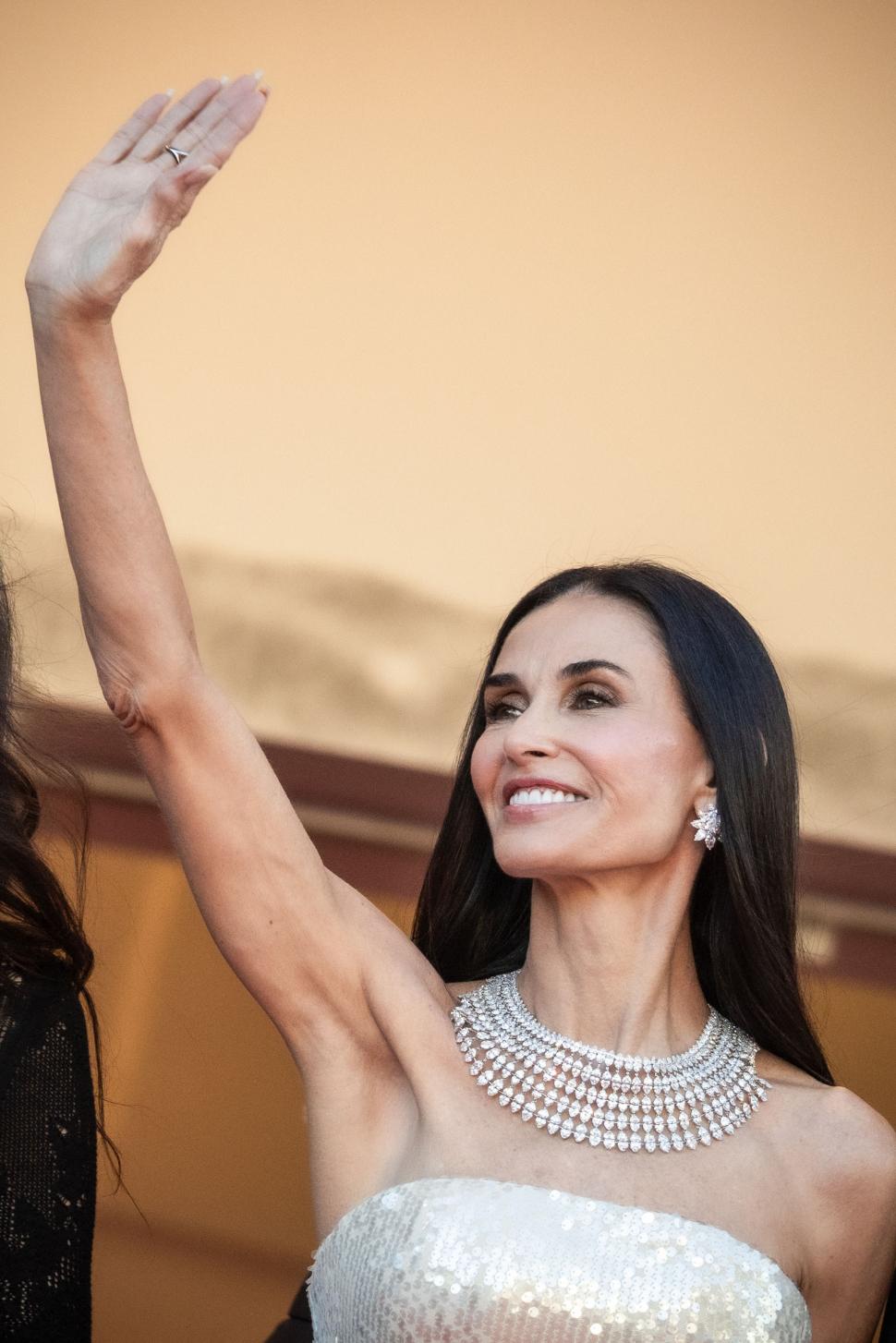 Ținute strălucitoare la Festivalul de la Cannes 2026: Demi Moore și Jane Fonda au fost printre actrițele care au dominat covorul roșu 1068122