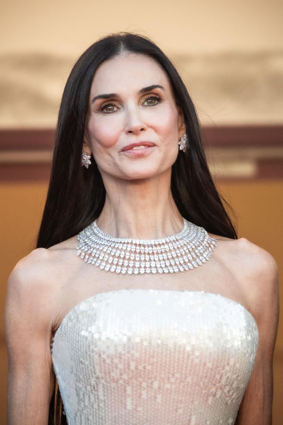 Ținute strălucitoare la Festivalul de la Cannes 2026: Demi Moore și Jane Fonda au fost printre actrițele care au dominat covorul roșu 1068124