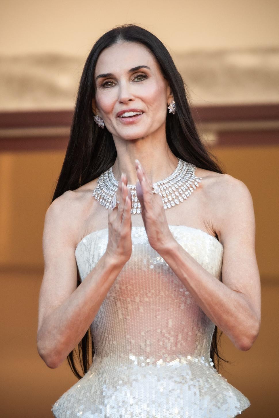 Ținute strălucitoare la Festivalul de la Cannes 2026: Demi Moore și Jane Fonda au fost printre actrițele care au dominat covorul roșu 1068125