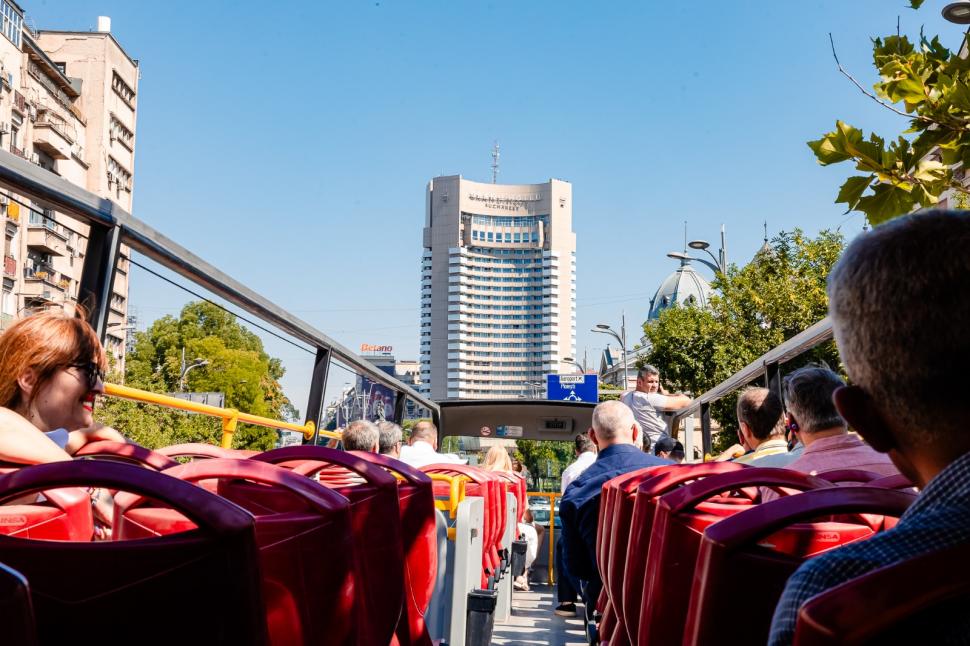 Cum arată autobuzele turistice ale Bucureştiului, care, de vineri, revin pe traseu. Cât costă biletele şi ce rute au 1068694