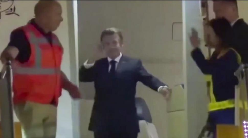 Emmanuel Macron îi dădea mesaje unei cunoscute actrițe, iar Brigitte l-a prins: Atunci l-a plesnit în avion, dezvăluie o carte nouă 1068509