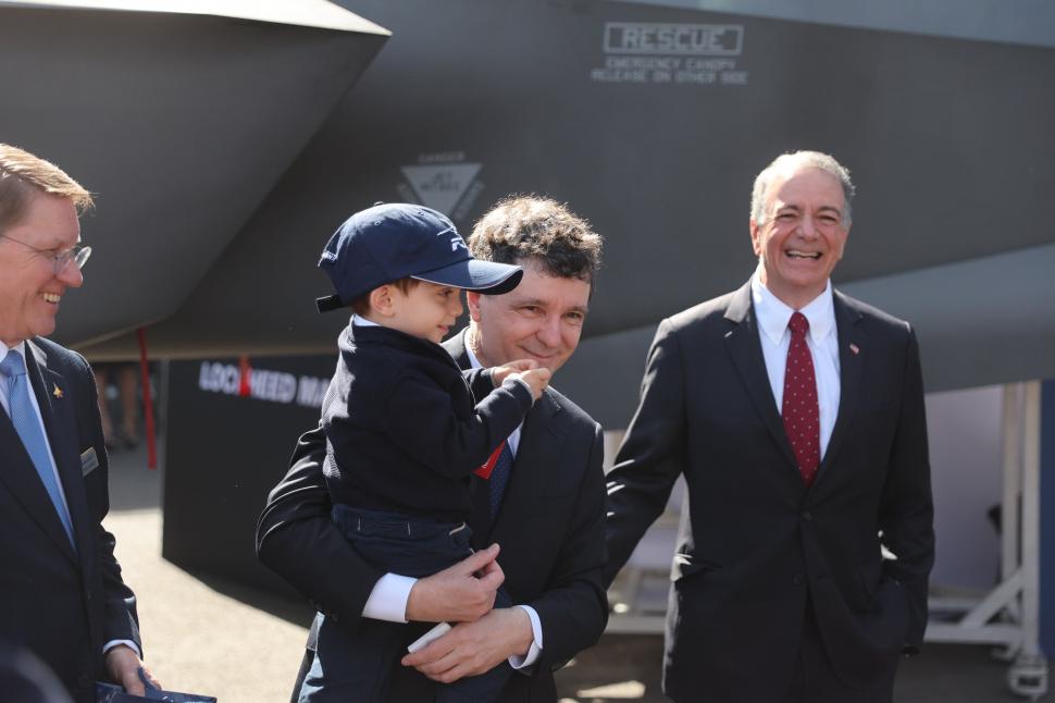 Nicușor Dan, despre vizita cu fiul său, Antim, la expoziția Black Sea Defense: "Orice are 4, 6, 8 roți e potrivit pentru el" 1068972