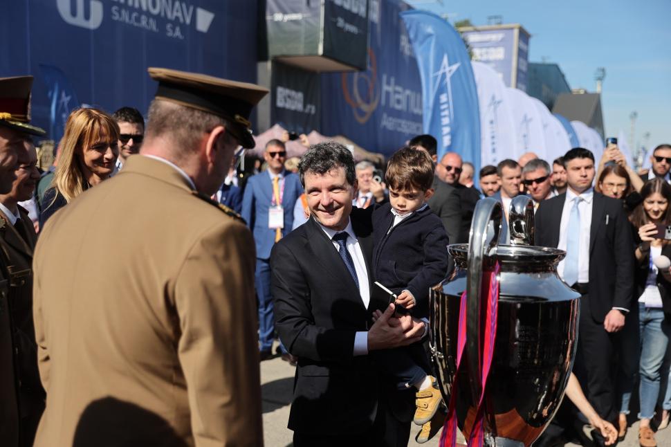 Nicușor Dan, despre vizita cu fiul său, Antim, la expoziția Black Sea Defense: "Orice are 4, 6, 8 roți e potrivit pentru el" 1068980