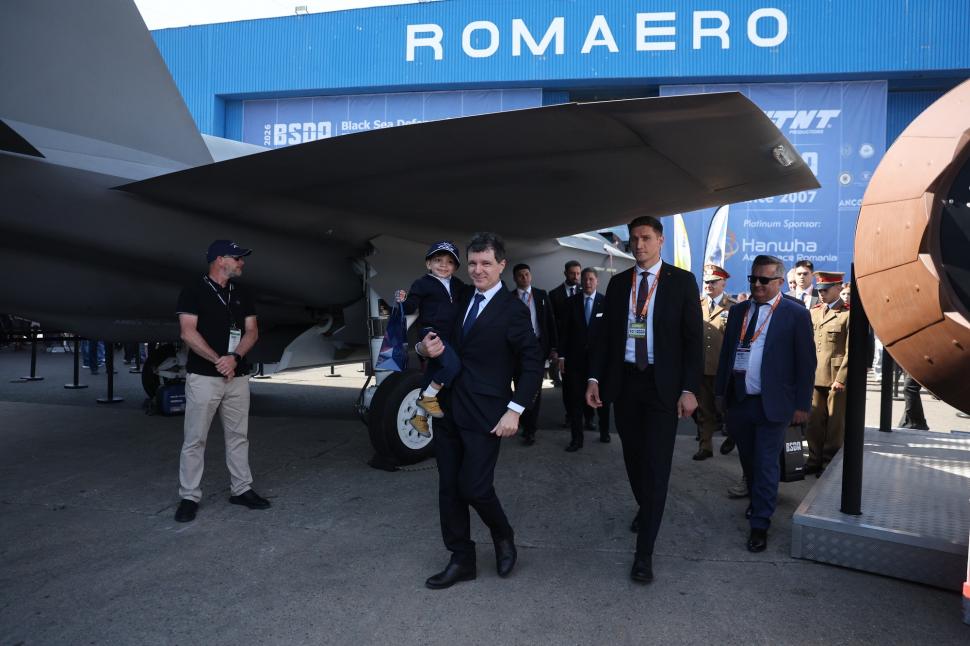 Nicușor Dan, despre vizita cu fiul său, Antim, la expoziția Black Sea Defense: "Orice are 4, 6, 8 roți e potrivit pentru el" 1068984