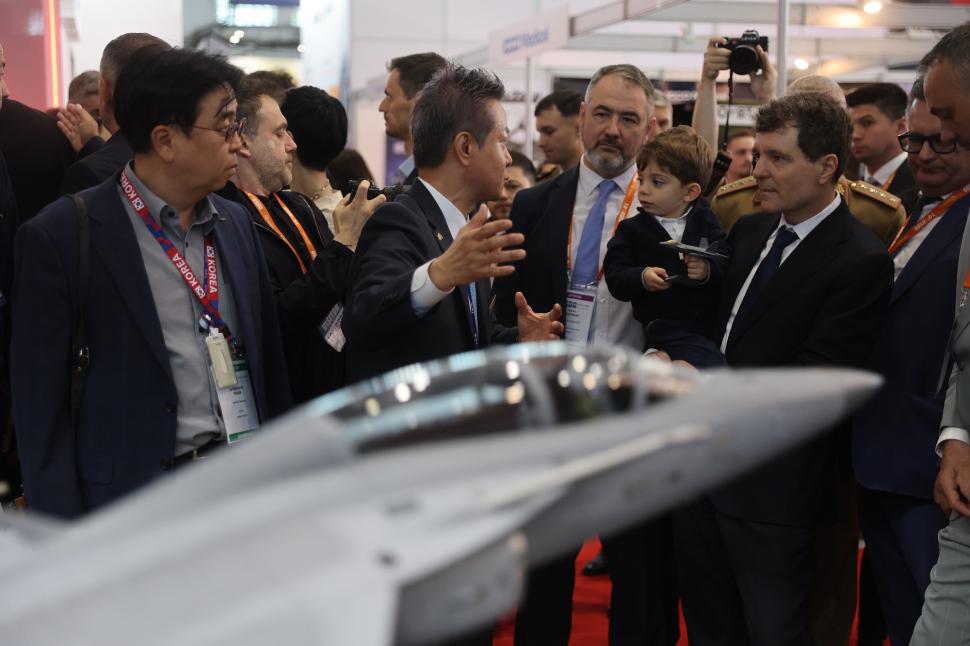 Nicușor Dan, despre vizita cu fiul său, Antim, la expoziția Black Sea Defense: "Orice are 4, 6, 8 roți e potrivit pentru el" 1069010