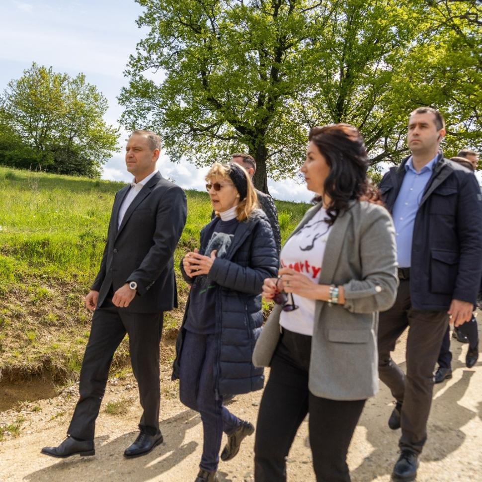 Preşedintele Poloniei a vizitat sanctuarul de urşi de la Zărneşti şi l-a adoptat simbolic pe Batyr 1068970
