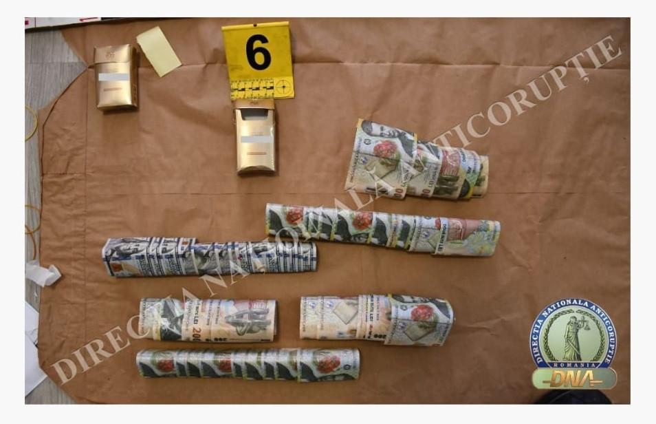 Procurorii Teodor Niță și Gigi Ștefan au fost reţinuţi în dosarul de corupţie. Ștefan ar fi primit 60.000 de euro, într-o singură zi 1068920