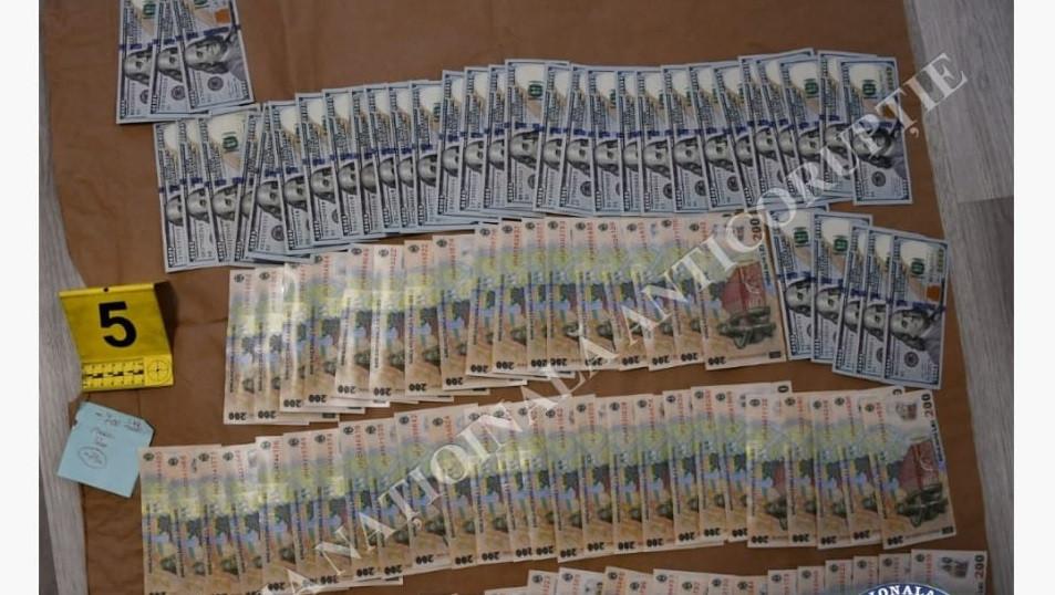 Procurorii Teodor Niță și Gigi Ștefan au fost reţinuţi în dosarul de corupţie. Ștefan ar fi primit 60.000 de euro, într-o singură zi 1068922