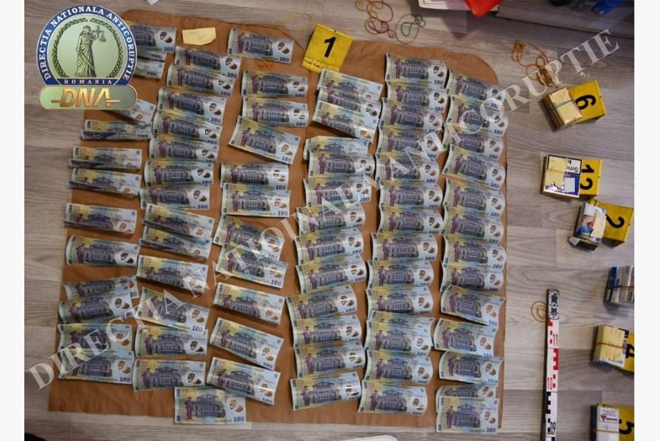 Procurorii Teodor Niță și Gigi Ștefan au fost reţinuţi în dosarul de corupţie. Ștefan ar fi primit 60.000 de euro, într-o singură zi 1068923