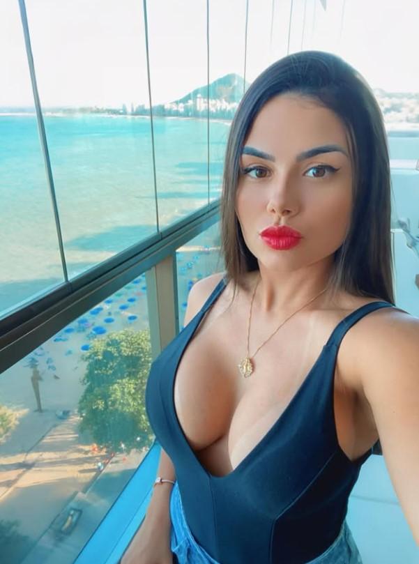 Scandalul uriaș cu o avocată virală pe rețelele sociale. Ce făcea, de fapt, femeia, în timp ce își consilia clienții aflați după gratii 1069038