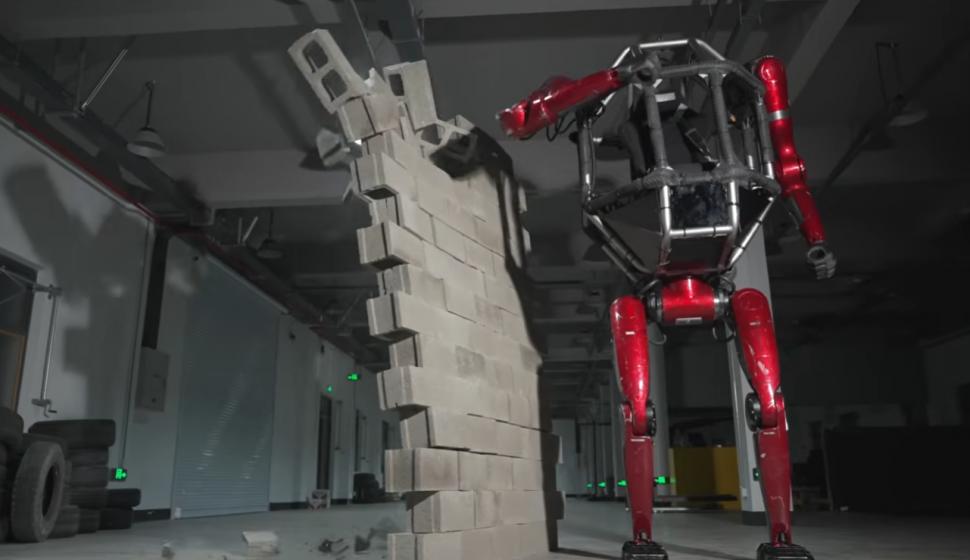 China a dezvăluit un robot uriaș ușor de condus, care sparge pereți. GD01 pare desprins direct dintr-un film science-fiction 1069346