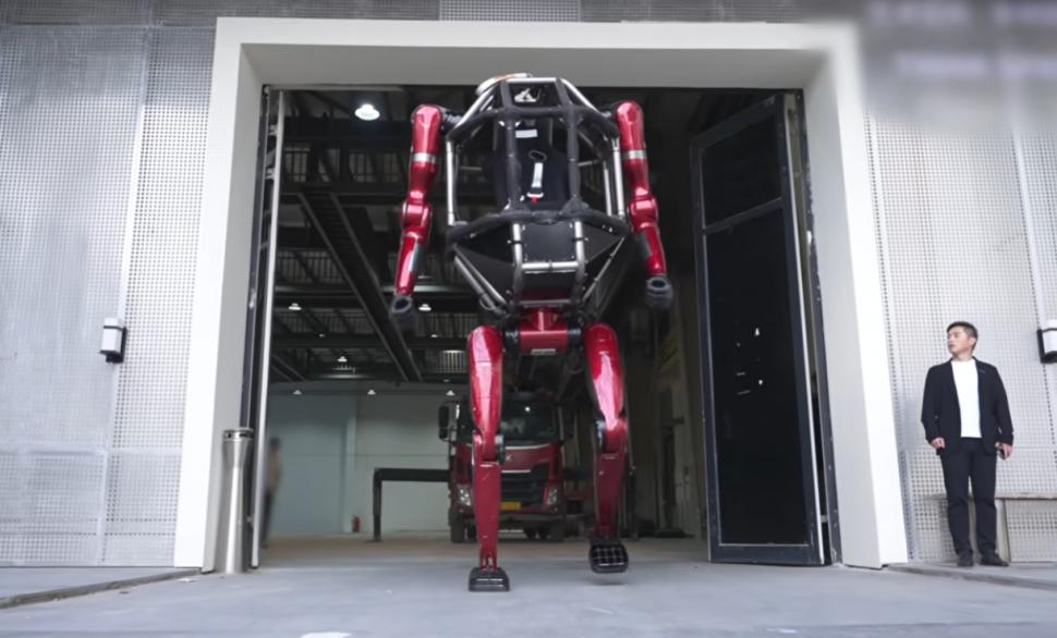 China a dezvăluit un robot uriaș ușor de condus, care sparge pereți. GD01 pare desprins direct dintr-un film science-fiction 1069349
