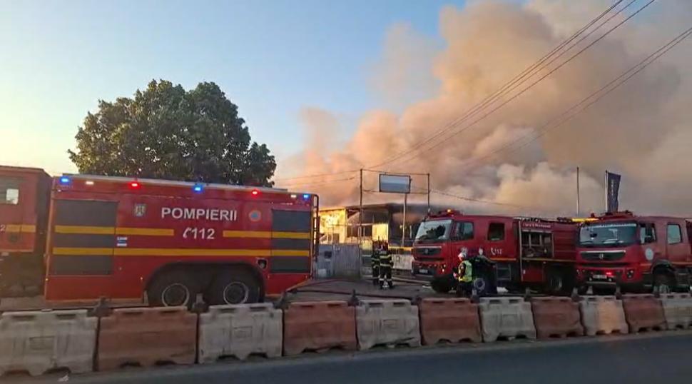 Incendiu uriaș în Bragadiru: depozit de cauciucuri în flăcări, degajări mari de fum. A fost emis un mesaj RO-ALERT 1069654