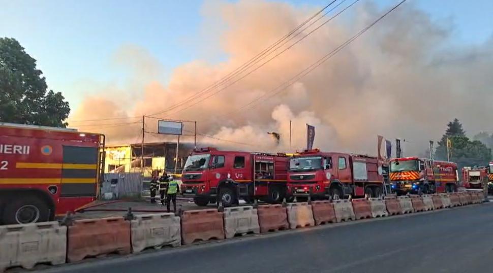 Incendiu uriaș în Bragadiru: depozit de cauciucuri în flăcări, degajări mari de fum. A fost emis un mesaj RO-ALERT 1069655