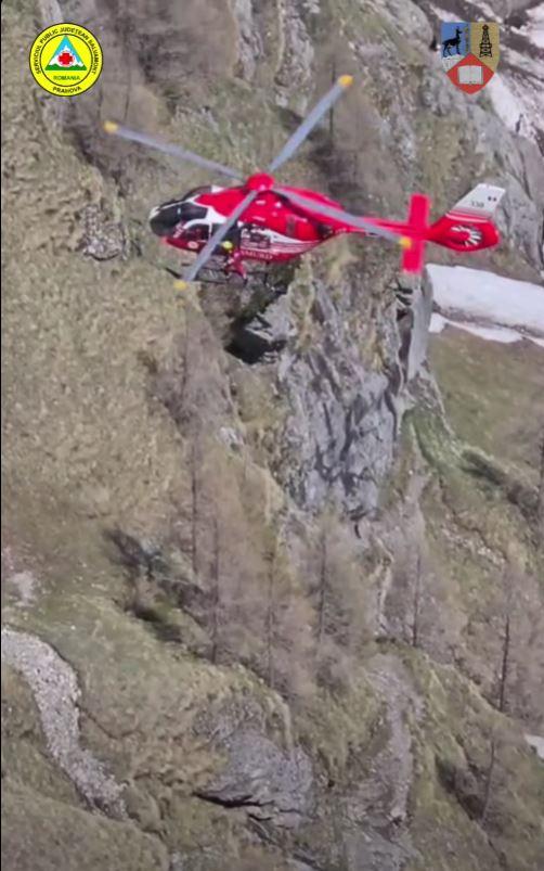Un turist bulgar a căzut într-o prăpastie pe Valea Caraimanului după ce a alunecat pe zăpadă. A fost preluat cu elicopterul  1069597