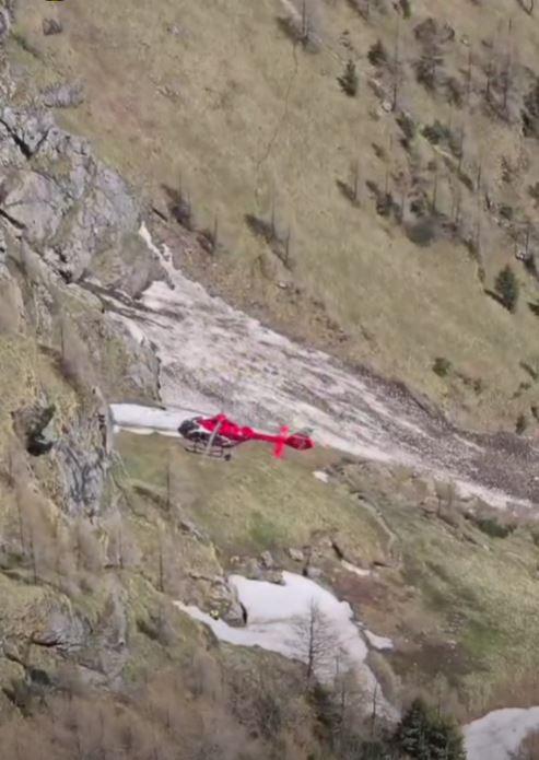 Un turist bulgar a căzut într-o prăpastie pe Valea Caraimanului după ce a alunecat pe zăpadă. A fost preluat cu elicopterul  1069599