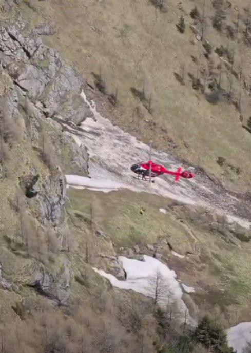 Un turist bulgar a căzut într-o prăpastie pe Valea Caraimanului după ce a alunecat pe zăpadă. A fost preluat cu elicopterul  1069600