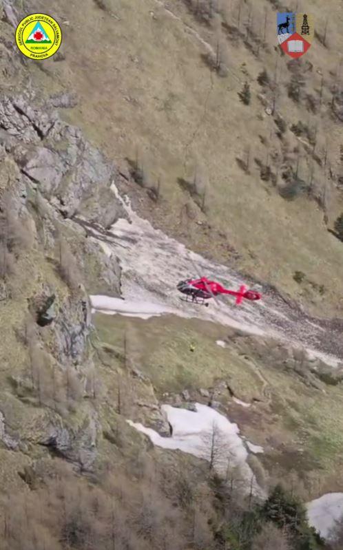 Un turist bulgar a căzut într-o prăpastie pe Valea Caraimanului după ce a alunecat pe zăpadă. A fost preluat cu elicopterul  1069605