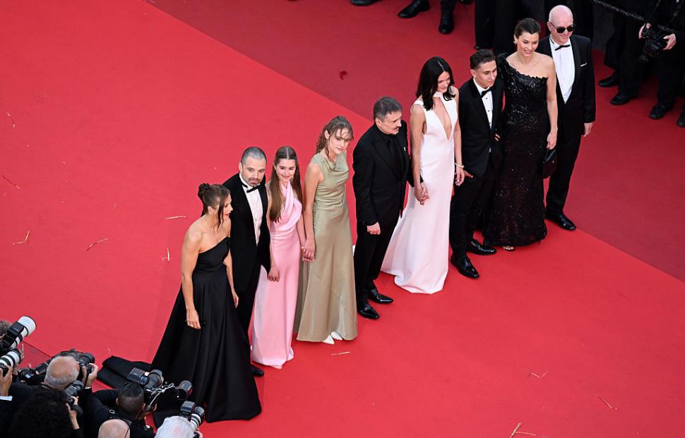 Cristian Mungiu a fost ovaționat la Cannes timp de 12 minute pentru "Fjord", noul său film cu Sebastian Stan 1069898