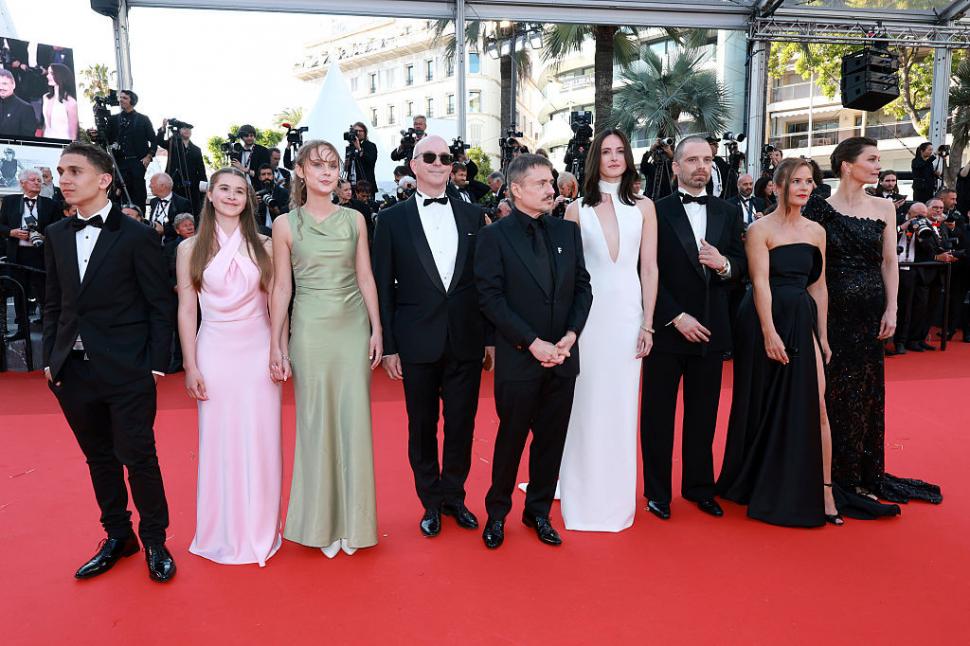 Cristian Mungiu a fost ovaționat la Cannes timp de 12 minute pentru "Fjord", noul său film cu Sebastian Stan 1069900