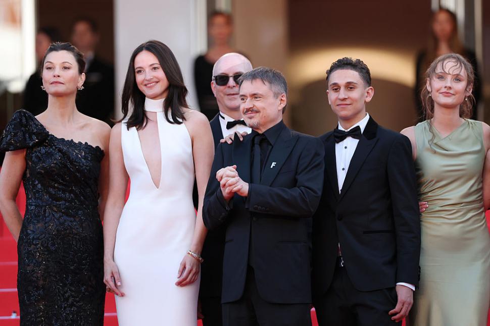 Cristian Mungiu a fost ovaționat la Cannes timp de 12 minute pentru "Fjord", noul său film cu Sebastian Stan 1069904