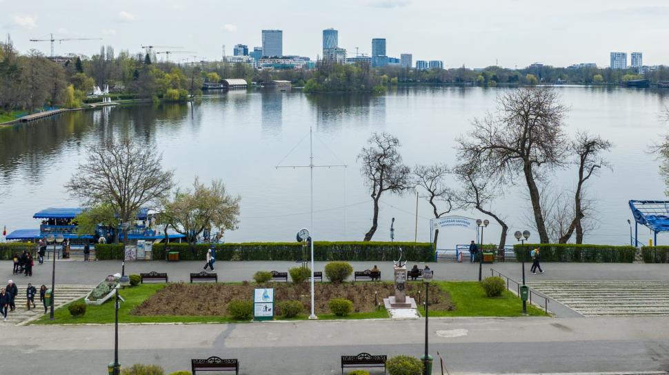 Încep lucrările în Parcul Herăstrău. Lacul va fi golit, se schimbă chioșcurile, băncile și stâlpii de iluminat  1069757