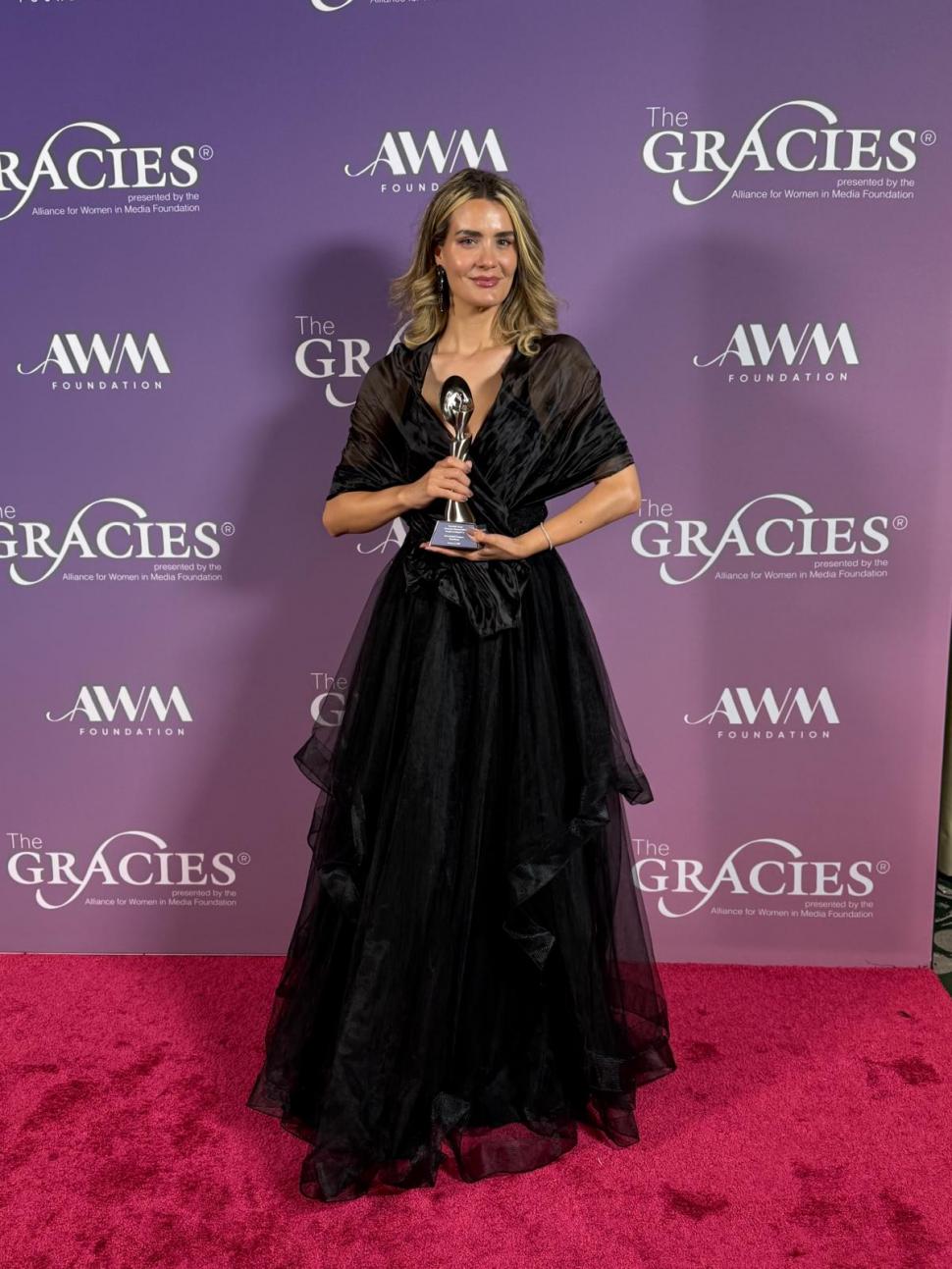 Antena 3 CNN a primit trofeul Gracie Awards pentru reportajul despre femicid în România în cadrul galei impresionante din Beverly Hills 1070248