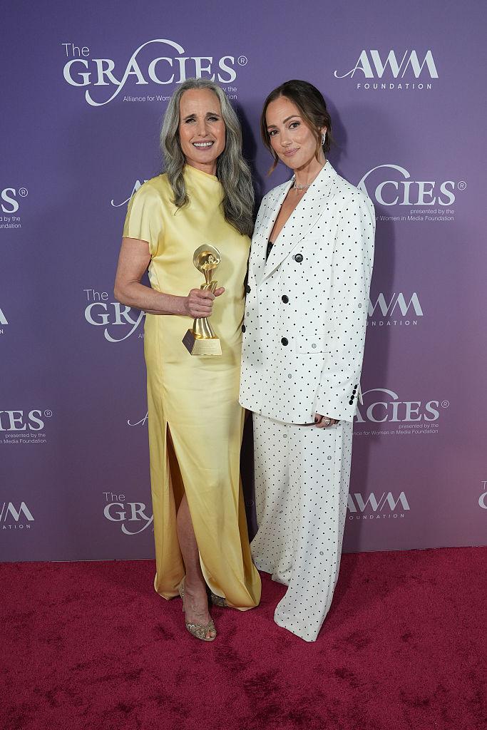 Antena 3 CNN a primit trofeul Gracie Awards pentru reportajul despre femicid în România în cadrul galei impresionante din Beverly Hills 1070258