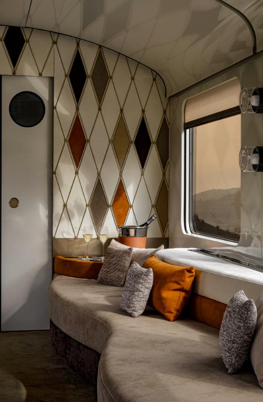 Cum arată și cât costă o călătorie cu noul Orient Express pe ruta Roma-Istanbul. Trenul va avea două opriri în România 1070099