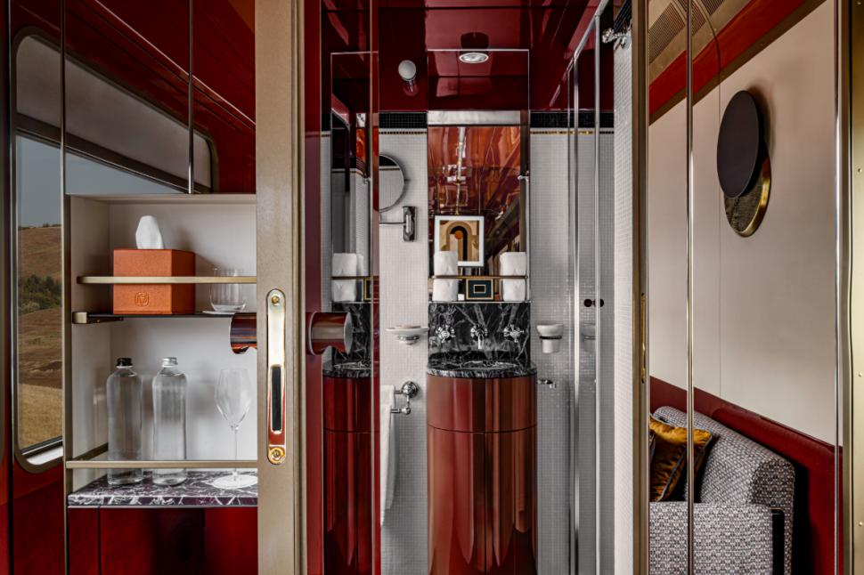 Cum arată și cât costă o călătorie cu noul Orient Express pe ruta Roma-Istanbul. Trenul va avea două opriri în România 1070105