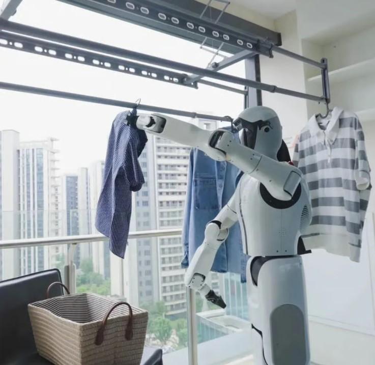 Roboții umanoizi care fac ouă ochiuri, spală rufe și fac curat în casă sunt deja în teste. China a dezvoltat mai multe modele 1070522