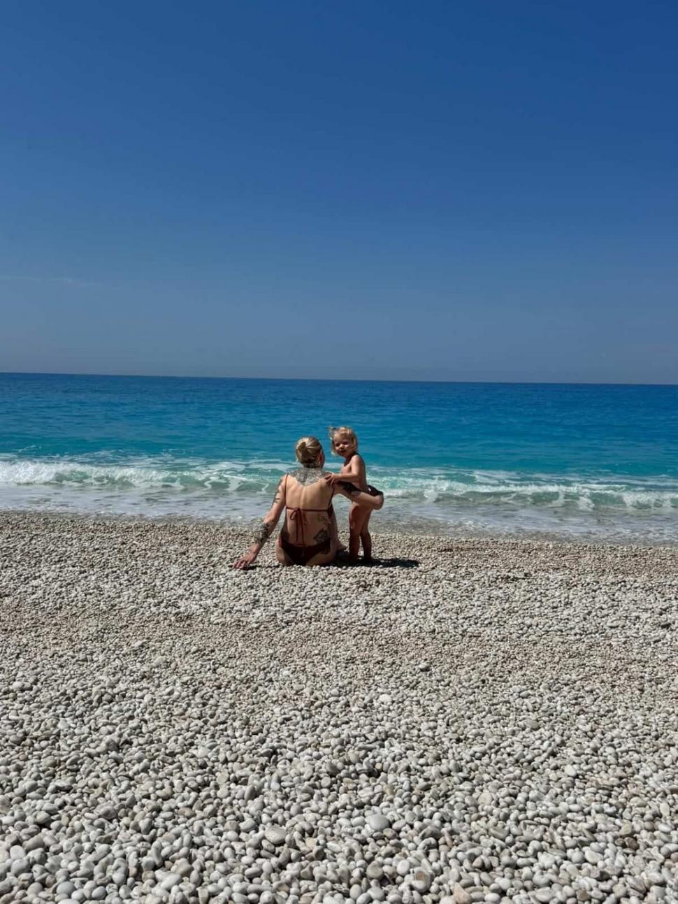Doi soți au lăsat viața de oraș și s-au mutat într-un sat de pe insula grecească Lefkada: „Cheltuim mai puțin și trăim mult mai bine” 1070790