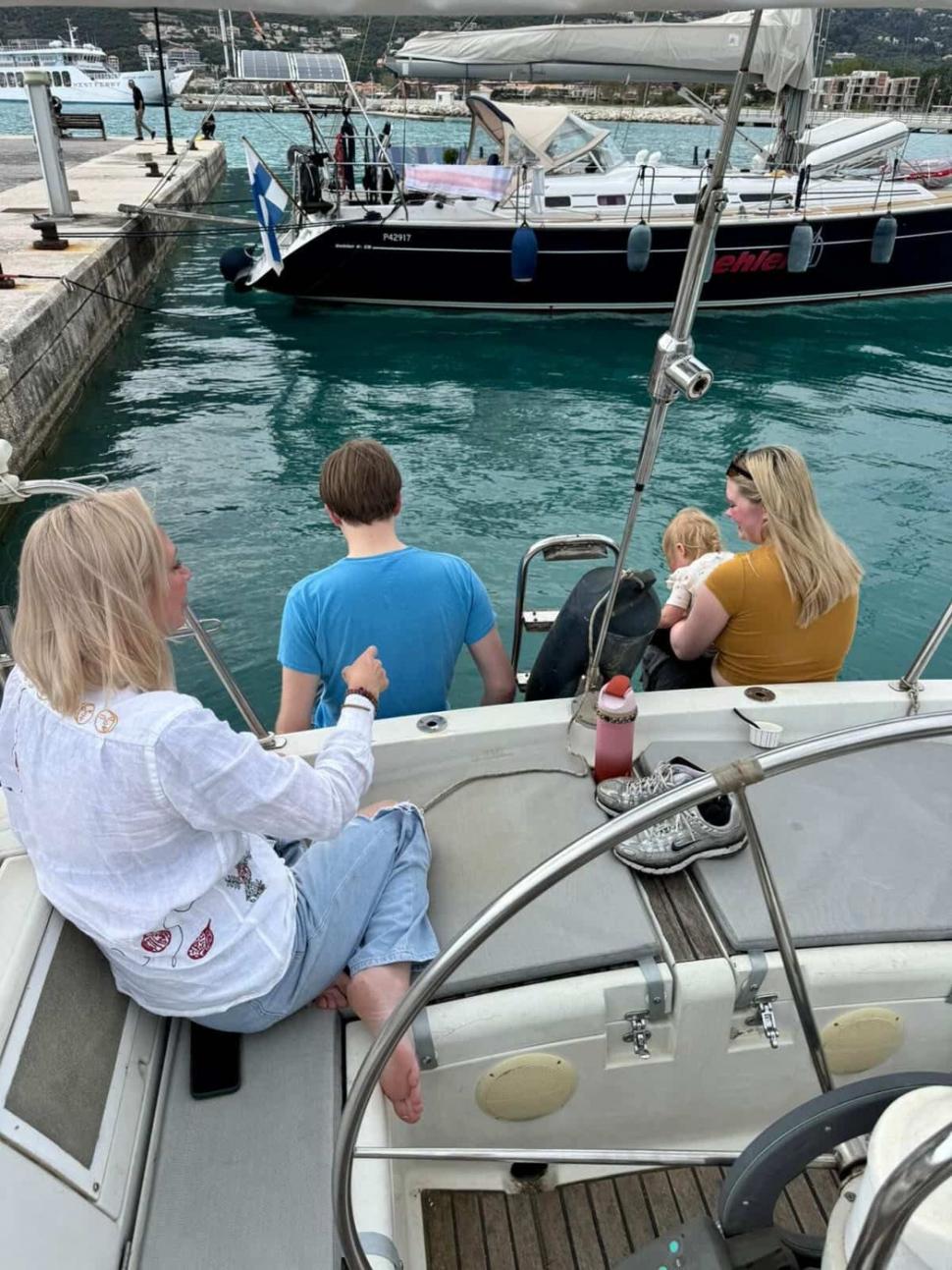 Doi soți au lăsat viața de oraș și s-au mutat într-un sat de pe insula grecească Lefkada: „Cheltuim mai puțin și trăim mult mai bine” 1070796