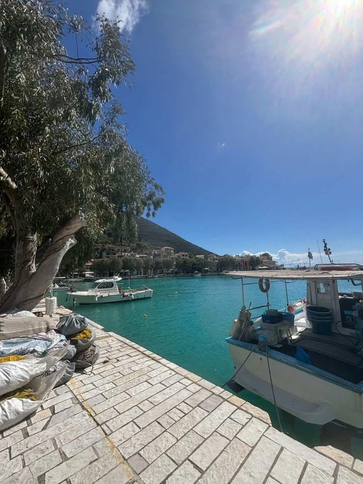 Doi soți au lăsat viața de oraș și s-au mutat într-un sat de pe insula grecească Lefkada: „Cheltuim mai puțin și trăim mult mai bine” 1070798