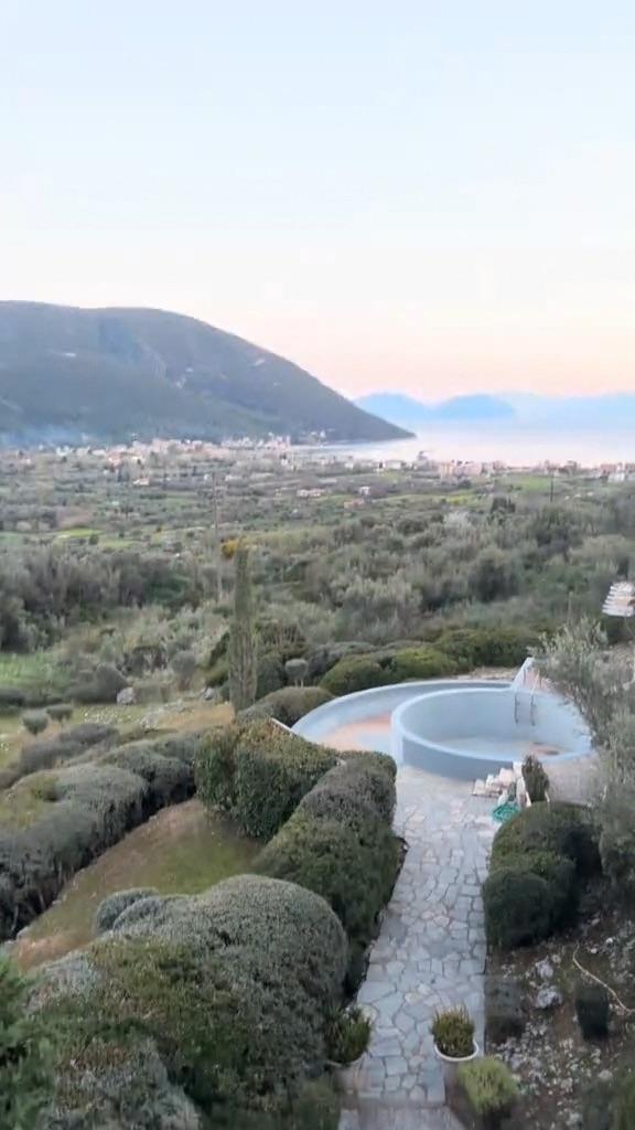 Doi soți au lăsat viața de oraș și s-au mutat într-un sat de pe insula grecească Lefkada: „Cheltuim mai puțin și trăim mult mai bine” 1070803