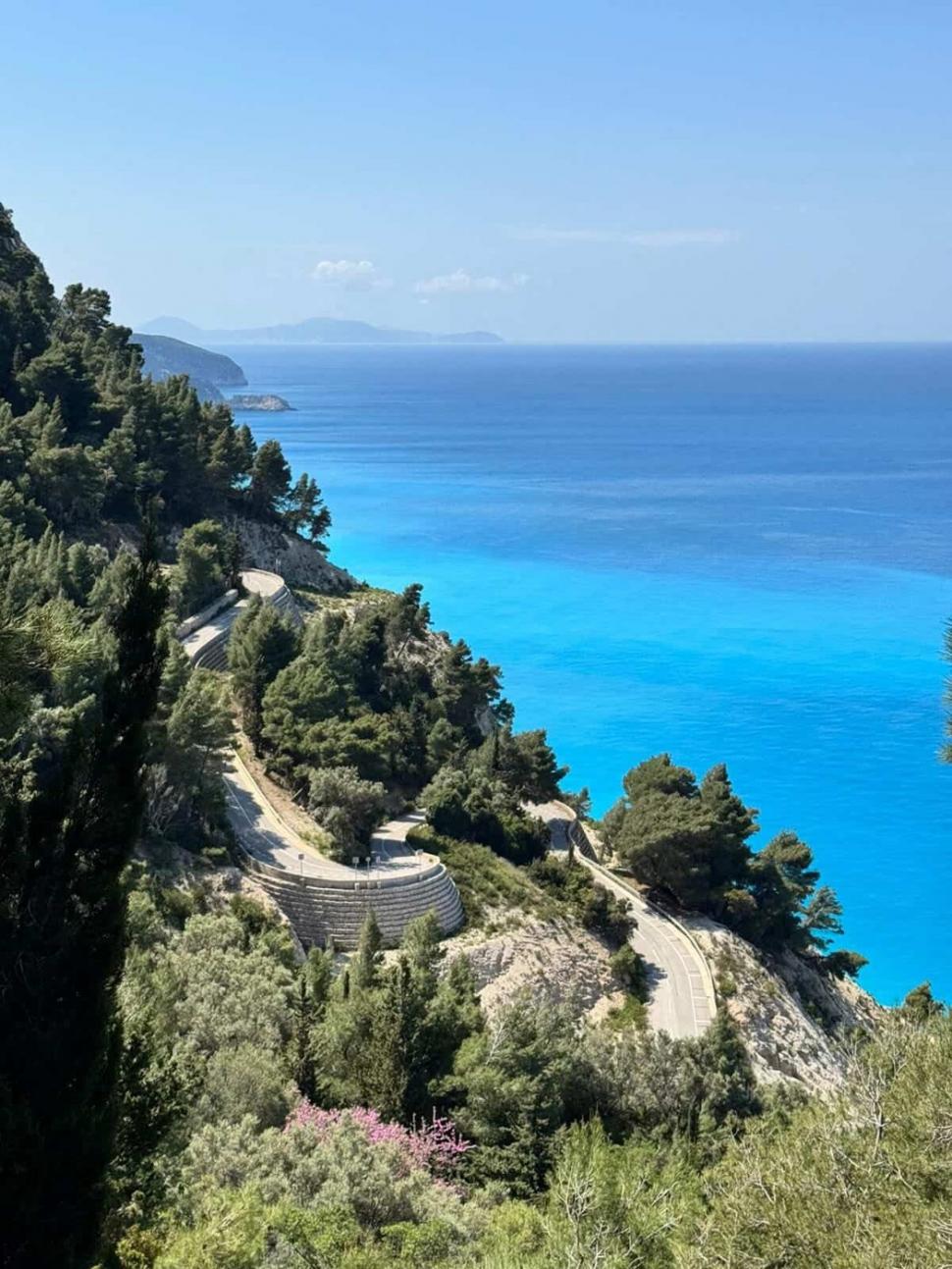 Doi soți au lăsat viața de oraș și s-au mutat într-un sat de pe insula grecească Lefkada: „Cheltuim mai puțin și trăim mult mai bine” 1070806
