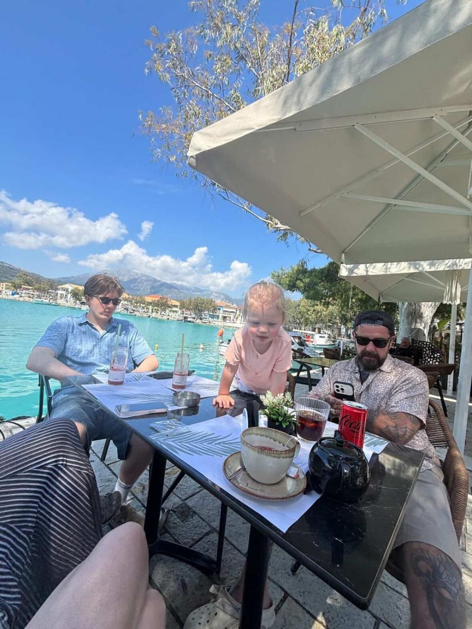 Doi soți au lăsat viața de oraș și s-au mutat într-un sat de pe insula grecească Lefkada: „Cheltuim mai puțin și trăim mult mai bine” 1070809