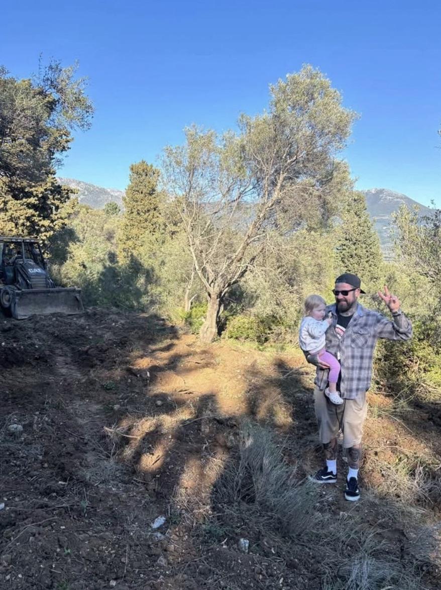 Doi soți au lăsat viața de oraș și s-au mutat într-un sat de pe insula grecească Lefkada: „Cheltuim mai puțin și trăim mult mai bine” 1070810