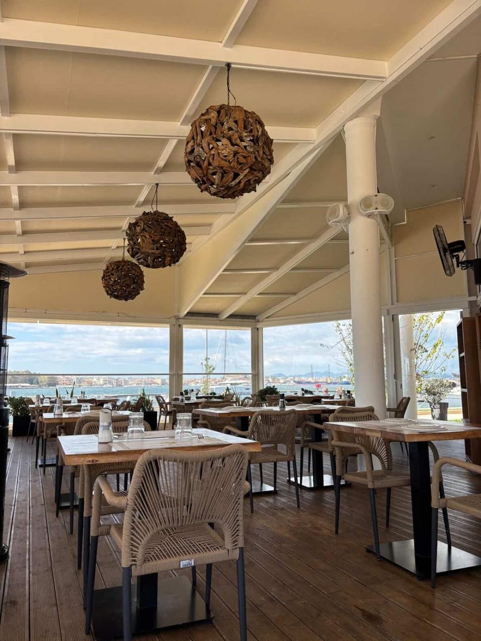 Doi soți au lăsat viața de oraș și s-au mutat într-un sat de pe insula grecească Lefkada: „Cheltuim mai puțin și trăim mult mai bine” 1070812