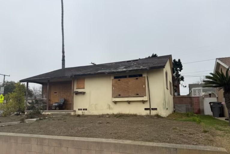 O casă mică și dărăpănată, în care nu se poate locui, s-a vândut cu 1 milion de dolari în California: „Este o zonă bună” 1070684