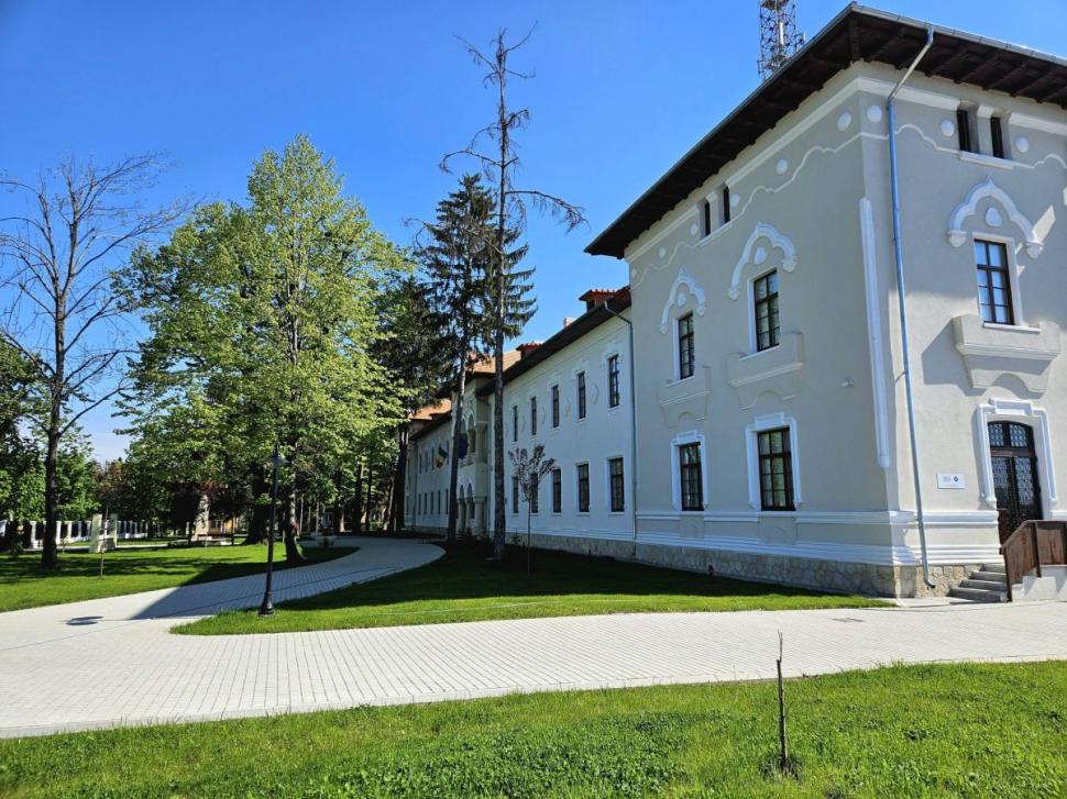 Garnizoana unde au fost executați soții Ceaușescu s-a făcut muzeu și atrage turiști din SUA. Un manechin îl reprezintă pe Ionel Boeru 1071050
