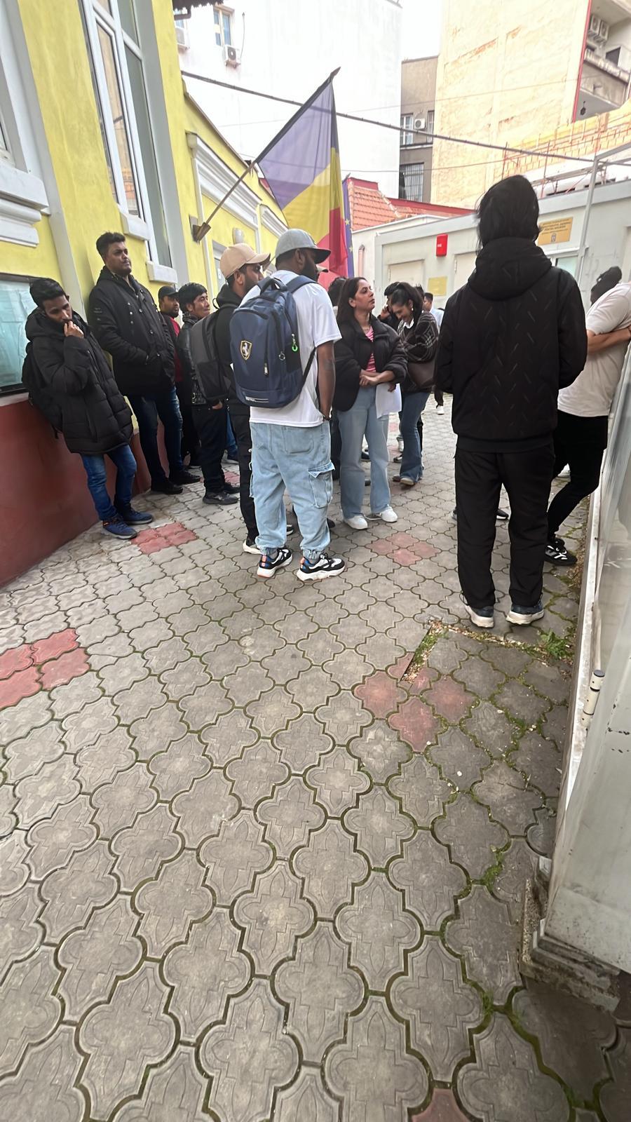 „Veniți să vă regularizați”. Și plecați cu primul avion spre casă. Ce nu funcționează în noua OUG pentru muncitorii străini 1069366